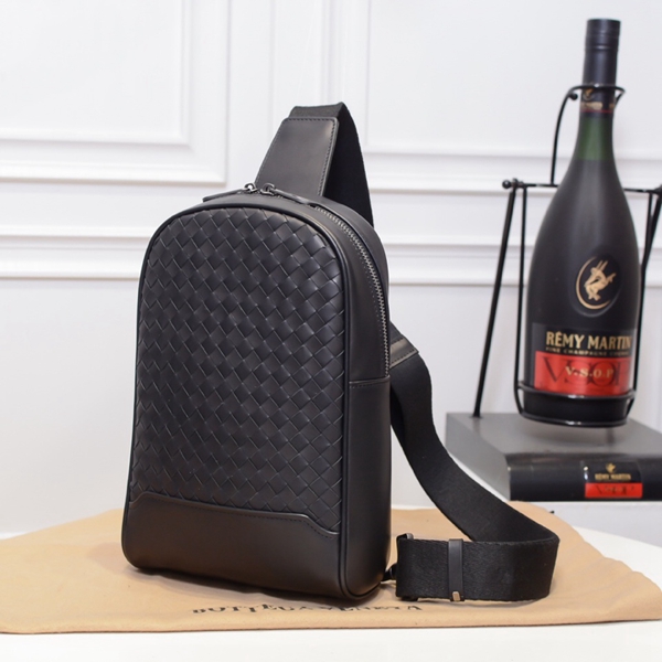 ボッテガヴェネタバッグ背面デザイン